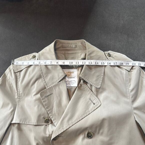 Men’s Vintage London Fog Maincoats Tan Double Breasted Long Trench Coat Size 44R - Picture 14 of 16
